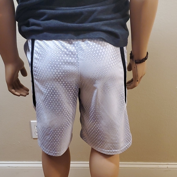 Shorts - Picture 3 of 4